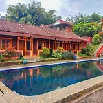 Villa Kampoeng City Pacet Mitra Reddoorz