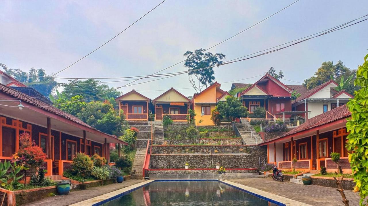 Kampoeng Pacet Mitra Reddoorz Mojokerto