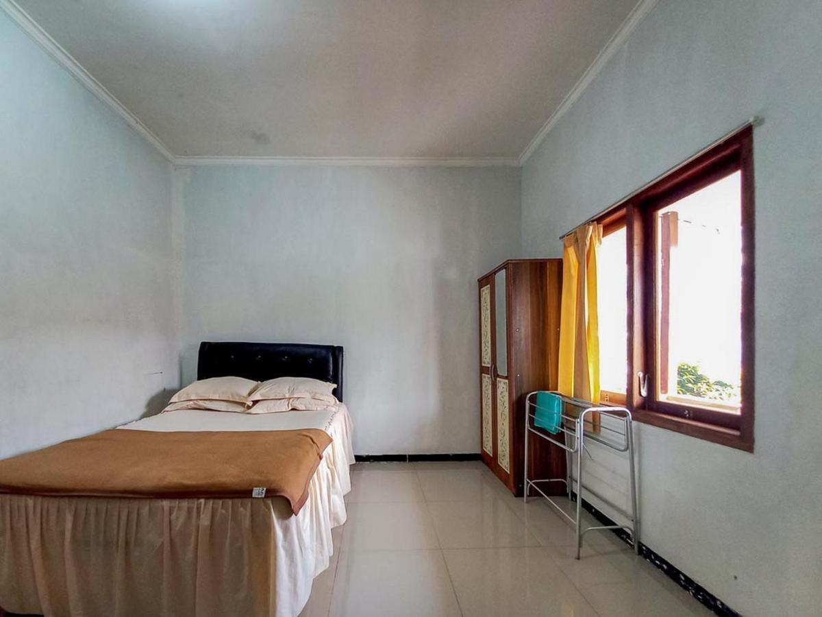 Hotel Kampoeng Pacet Mitra Reddoorz Mojokerto