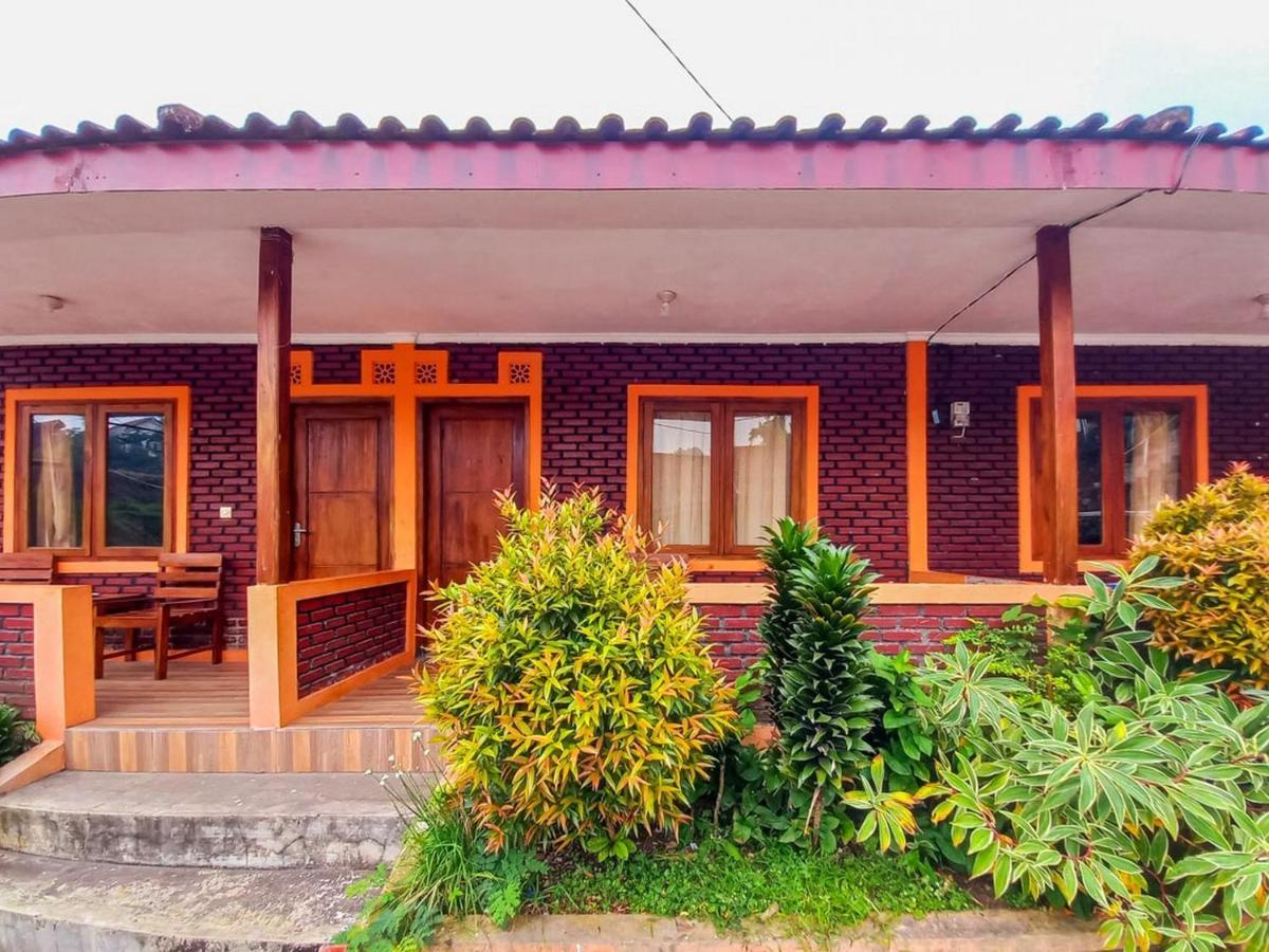 Kampoeng Pacet Mitra Reddoorz 2*